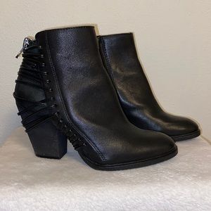 Dolce Vita Black Leather Ankle Bootie SZ 7